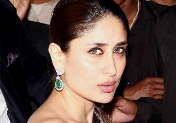 kareena kapoor khan to do a sizzling item number for siddharth malhotra