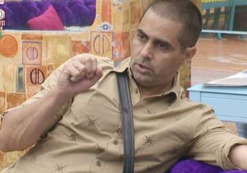 bigg boss 9 omg aman verma caught red handed stealing inside house
