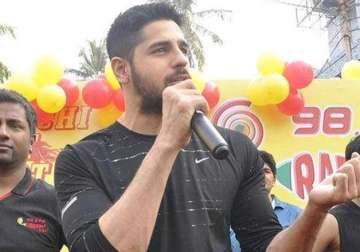 sidharth malhotra expresses shock over his link up rumors with alia bhatt
