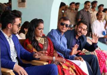 salman khan gets the taste of himachali culture at arpita s wedding reception see inside pics