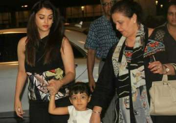 cannes 2015 aishwarya rai bachchan to keep her fans posted about her cannes journey see pics