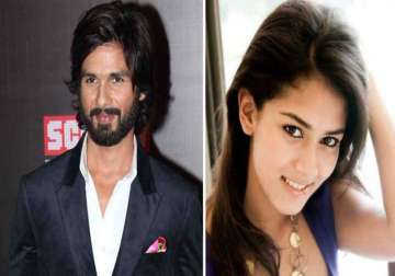 500 guests invited for shahid kapoor s reception reveals man behind the wedding card