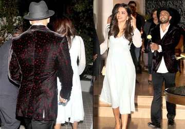 ranveer proposes deepika with a flower at farah khan s birthday bash see pics