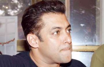 salman asks fans to stay away from communalism