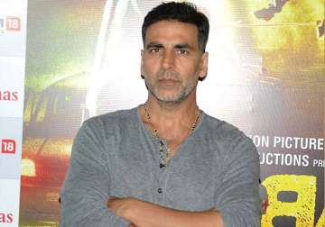 akshay kumar doesn t need gabbar is back earnings to help nepalearthquake victims watch video