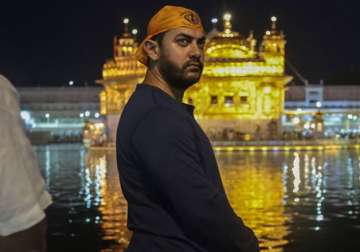 aamir khan visits golden temple before shooting for dangal