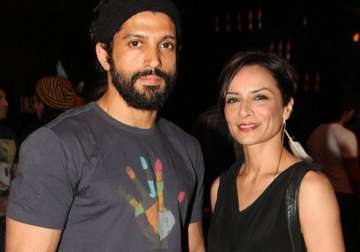 farhan akhtar trying best to avoid messy divorce but wife adhuna creates problems