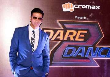 akshay kumar wows audiences with live rapping at dare 2 dance launch