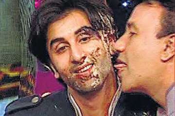 anu malik licks ranbir s face