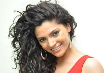 saiyami kher gearing up for big telugu debut