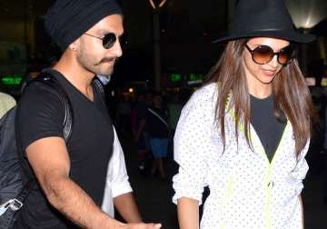 spotted ranveer and deepika kissing at the airport