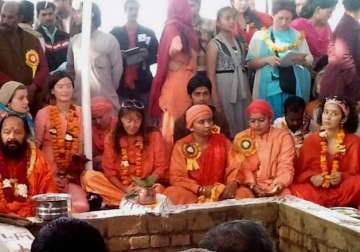manisha koirala performs havan in haridwar to thank almighty