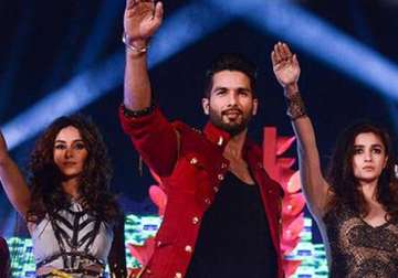 watch shahid alia s groovy song shaam shaandaar right here