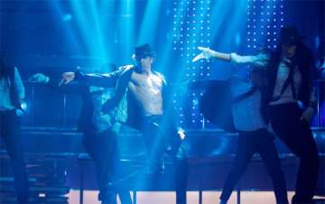 bang bang hrithik katrina s terrific dance moves in new song teaser watch video