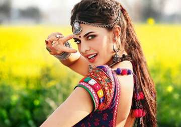 jacqueline turns desi girl for ramaiya vastavaiya