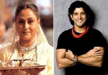 jaya bachchan hug special farhan akhtar