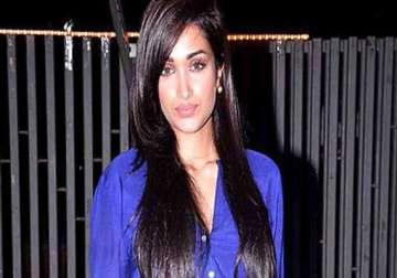 jiah khan laid to rest in mumbai cemetery bollywood actors attend