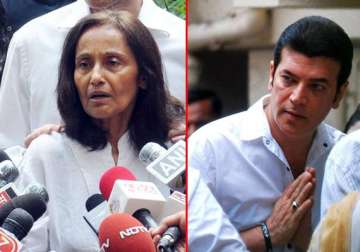 jiah khan suicide aditya pancholi threatens legal action against jiah s mother