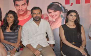 john abraham on date with tv journalists