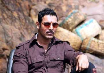 john abraham to live chat with fans