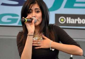jonita gandhi considers herself lucky crooning for chennai express