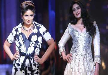 kareena kapoor to be show stopper at lakme fashion week