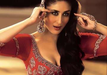 kareena to perform mujra number in agent vinod