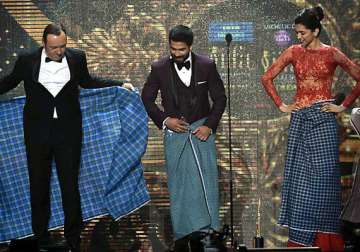 deepika padukone kevin spacey was graceful in lungi see pics