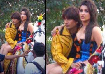 kill dil first look parineeti ranveer look uncomfortable together view pics