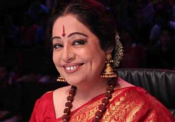 kirron kher wants film aspirants from ne india to learn hindi