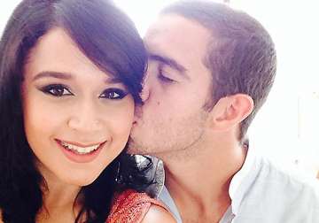 krishna shroff posts kissing selfie with boyfriend view pics