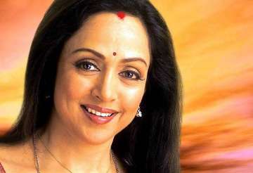 leopard strays into hema malini s bungalow