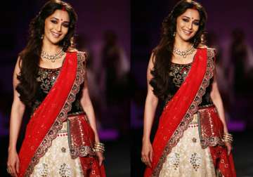 madhuri dixit turns devi for anju modi s show