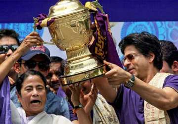 mamata banerjee to felicitate kkr on their win shah rukh to attend