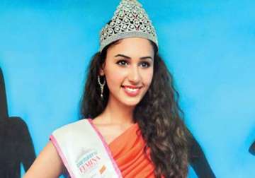 miss india earth harleen kaur detained at airport with rs 1.9 lakh booty