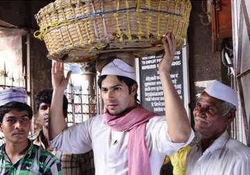 mission sapne show update varun dhawan turns coolie