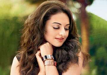 mom never interferes in my work sonakshi sinha