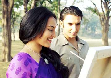 lootera movie review ranveer sonakshi mesmerize in golden romance