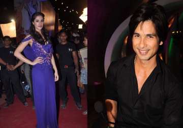 nargis to celebrate shahid s birthday in goa