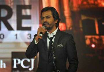 nawazuddin siddiqui re visits theatre days with ghoomketu