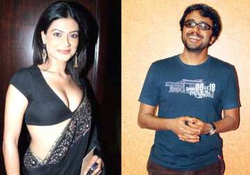 payal accuses dibakar of making casting couch move