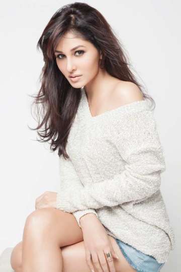 actress pooja chopra bombarded with gifts from secret admirer