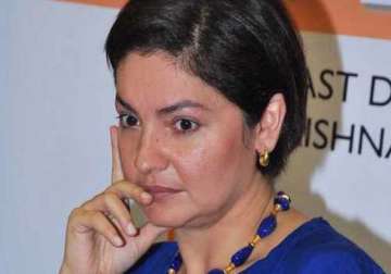 pooja bhatt gets obscene threatening calls files police complaint