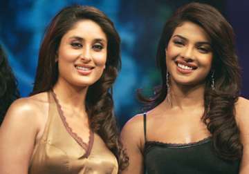 priyanka chopra hangs out with kareena at heroine set