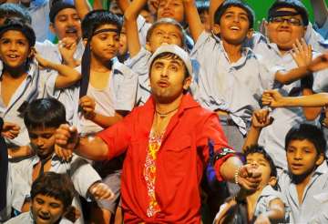 ranbir item removed from first trailer of chillar party