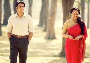 ranveer singh and sonakshi sinha s lootera gets a thumbs up from b town