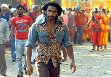 ranveer singh hospitalised diagnosed with dengue view pics