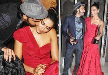 ranveer spotted kissing deepika in public view pics