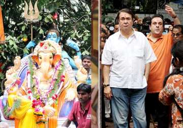 rishi ranbir kapoor absent from rk studio ganesh visarjan ceremony view pics