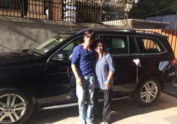 omg shah rukh khan gifts farah khan car yet again see pics